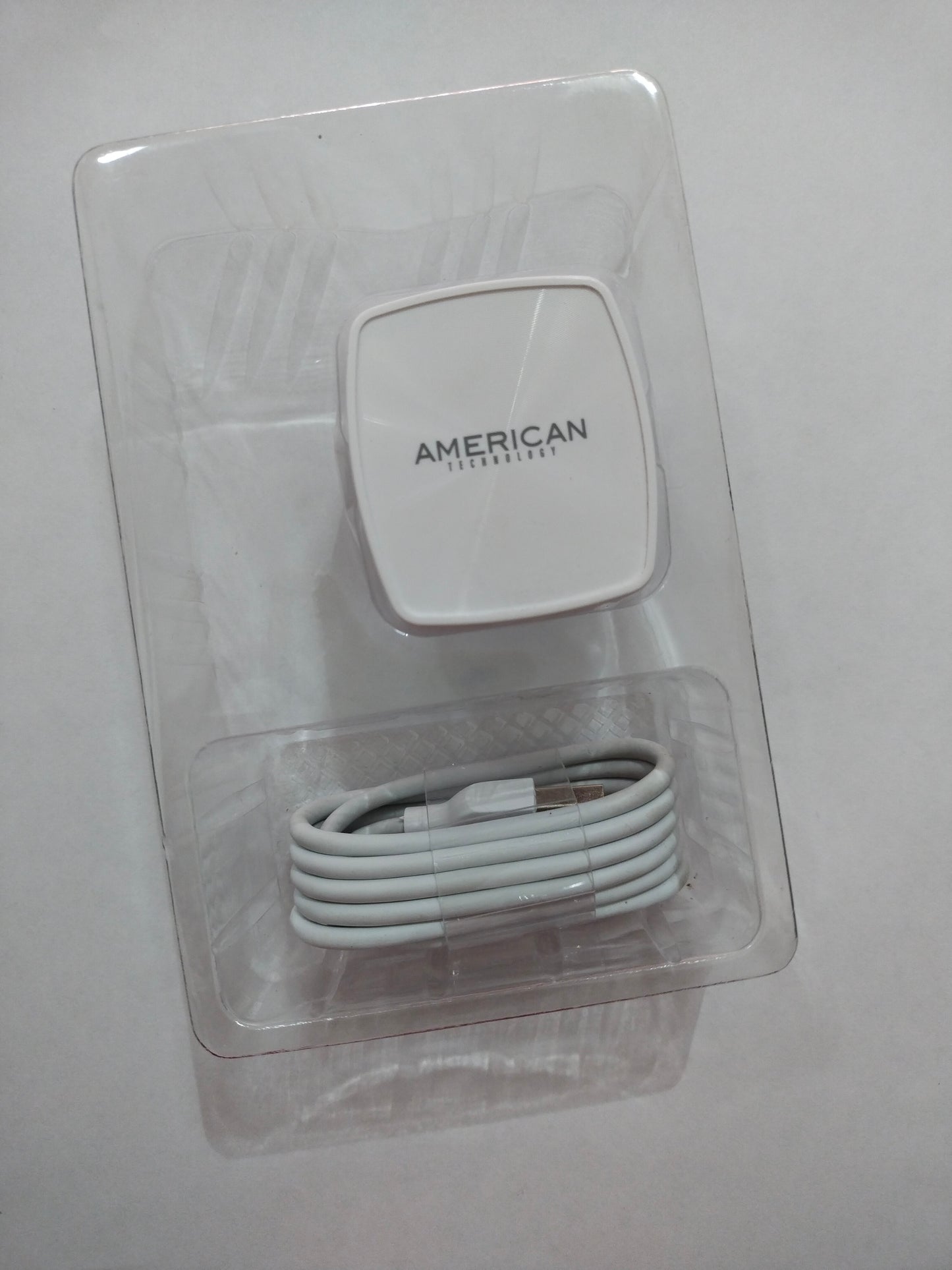 CARGADOR CARGA RÁPIDA AMERICAN AT-C01