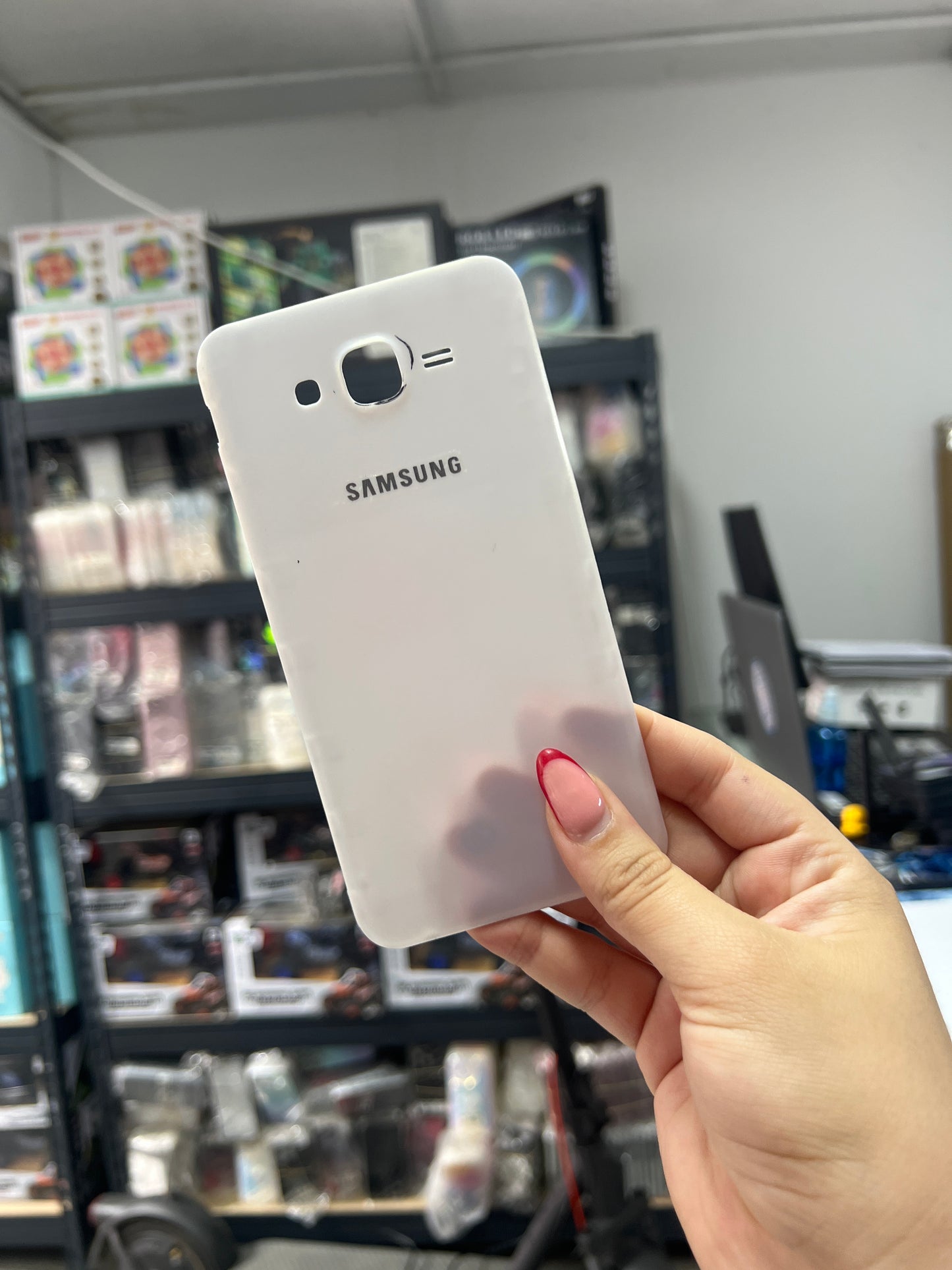 SAMSUNG J7