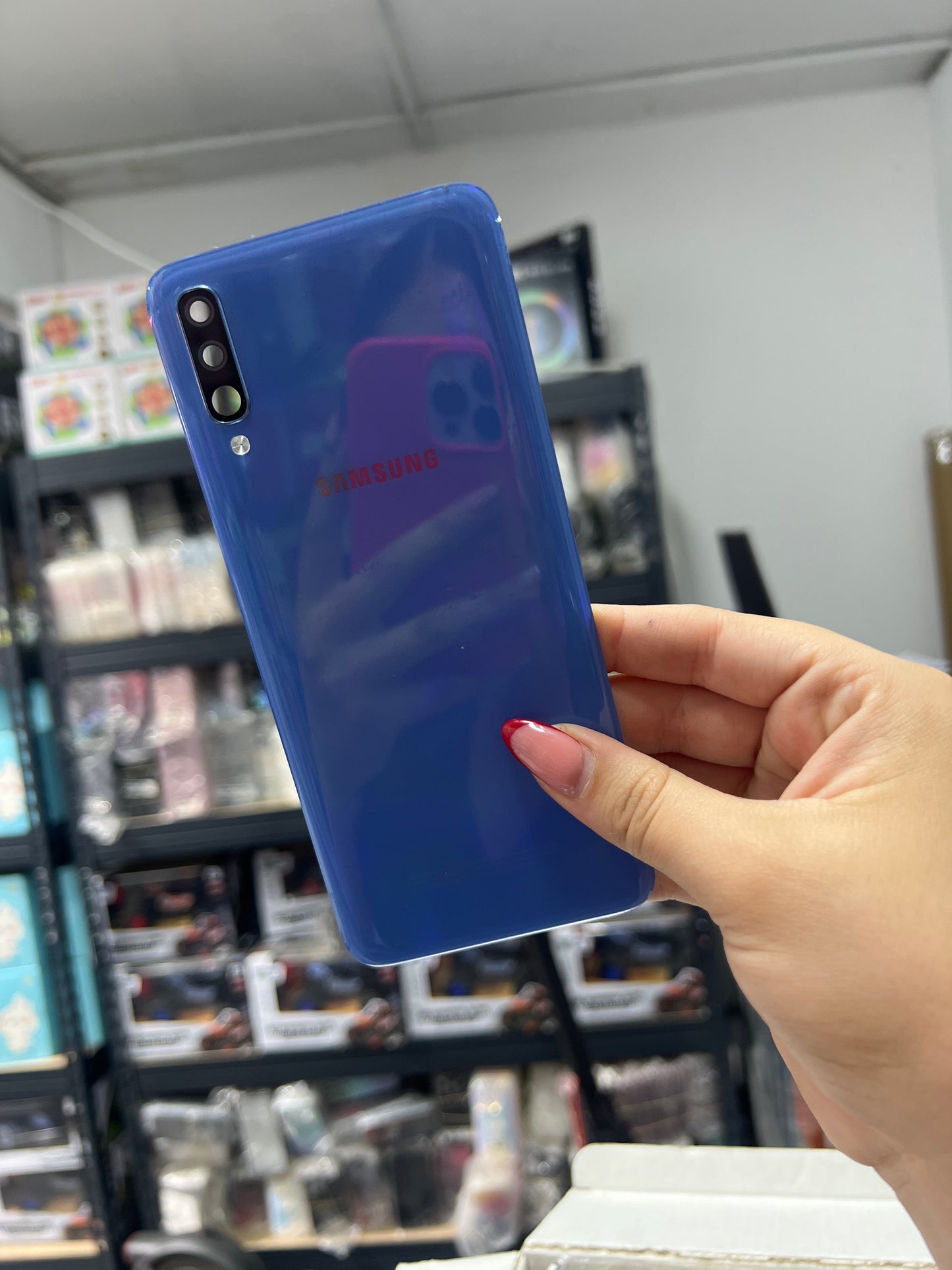 SAMSUNG A70